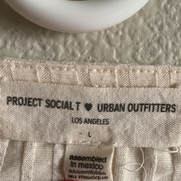 🌻3/$25 Urban Outfitters tee - Picture 4 of 5